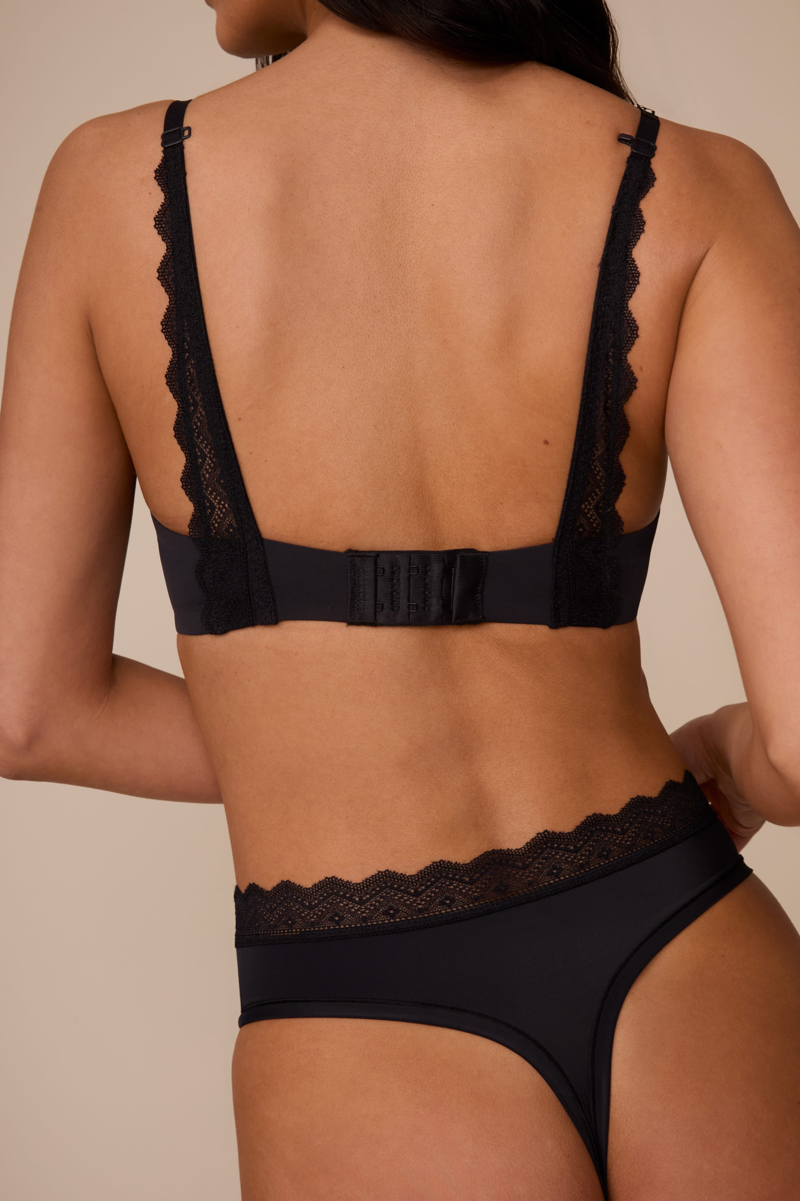 Base Lace T-Shirt Bra - Black