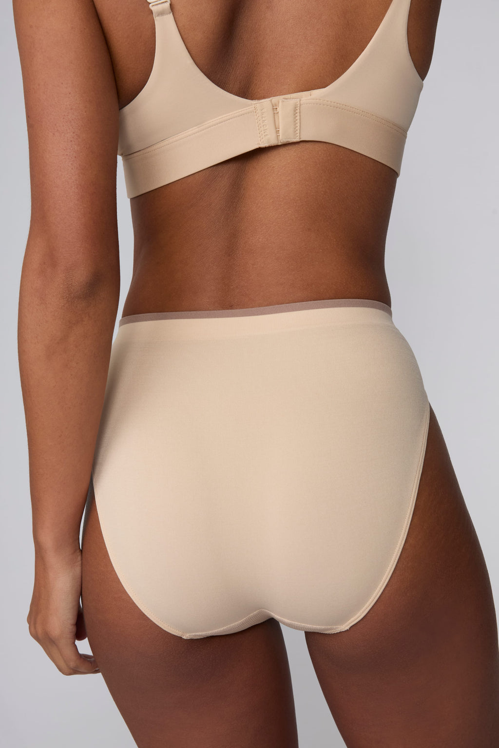 Smooth Seamless Brief - Beige